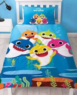 Brightly coloured, ocean blue Baby Shark Single Duvet with all the family. Reverse has smaller pattern.