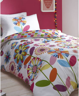 White bedding, filled with vibrant flowers, stems and leaves. The reverse is a colourful checker board pattern.